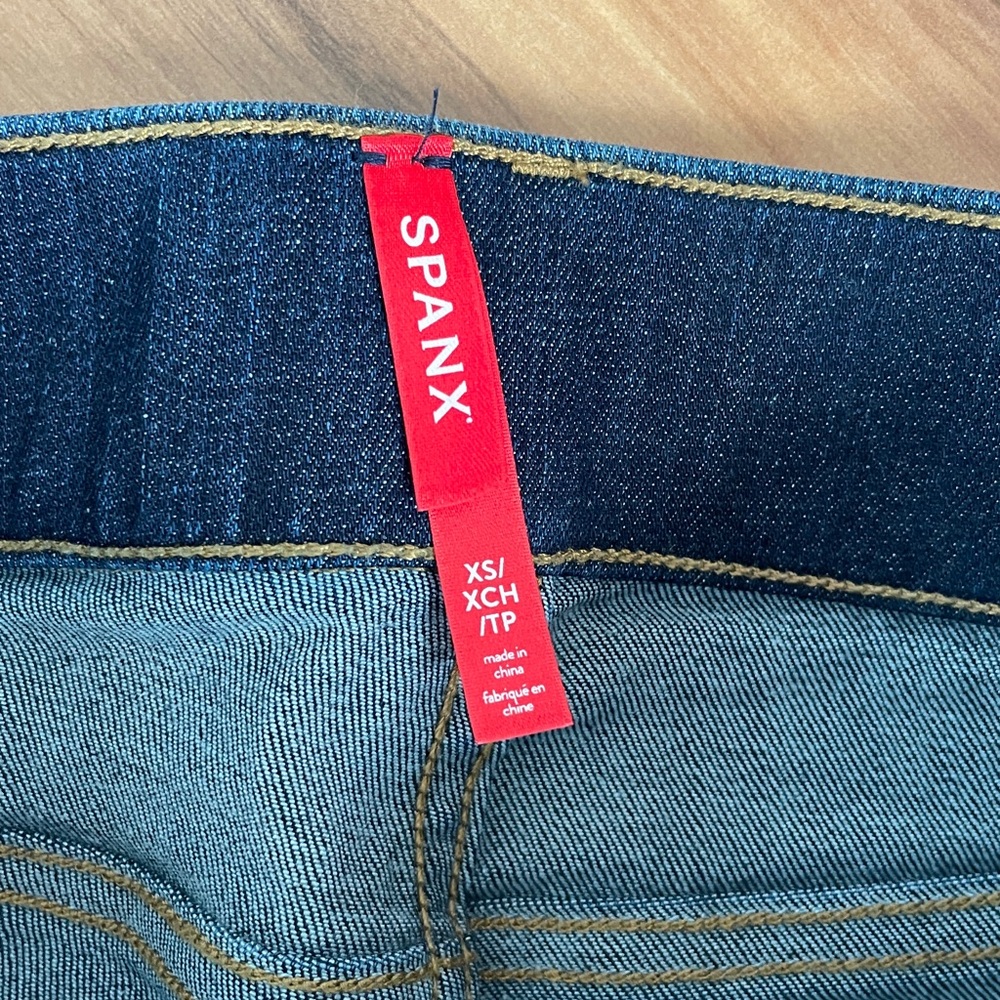 SPANX Dark Blue Flare Women's Jeans tummy control size XS like new - Picture 3 of 4